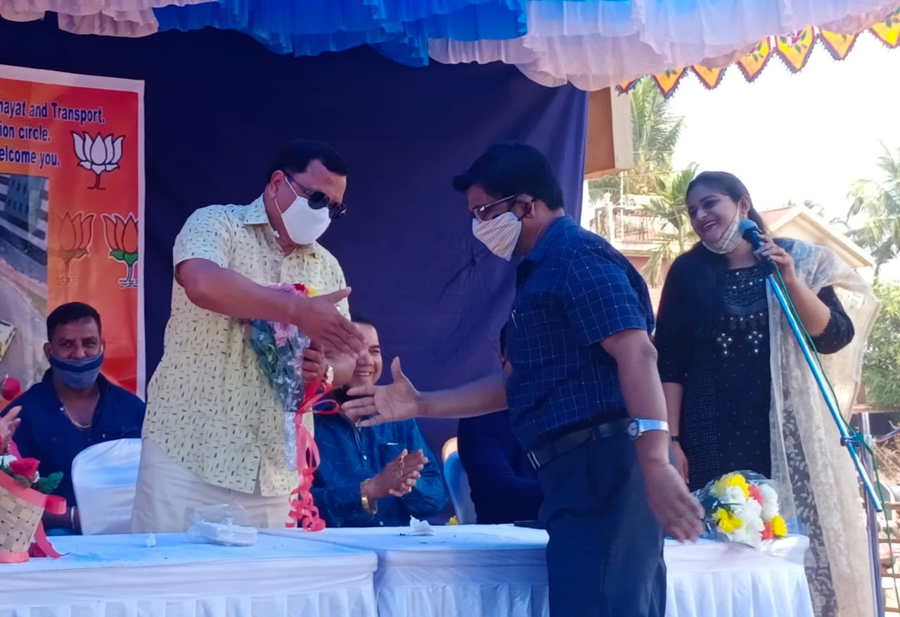 Shri Valmiki Nayak presenting flower bouquet to Hon'ble Minister of Panchayat & Transport for Goa, Shri Mauvin Godinho, during the inauguration of development works at Vidyanagar / M.E.S college junction, Goa.