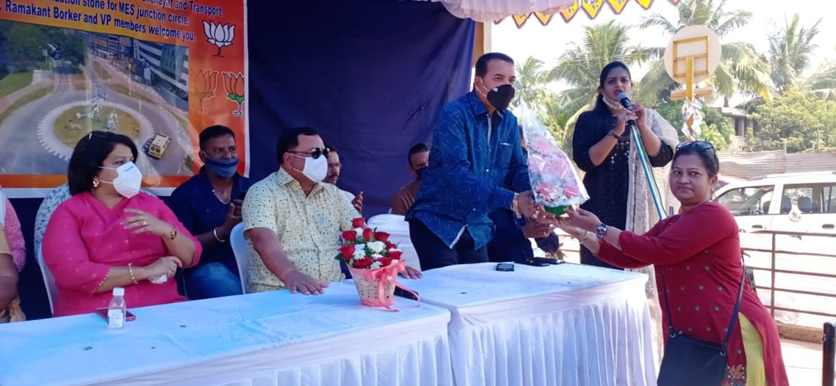 Mrs. Varsha Naik presenting flower bouquet to Sancoale Panchayat Sarpanch Shri Ramakant Borkar.