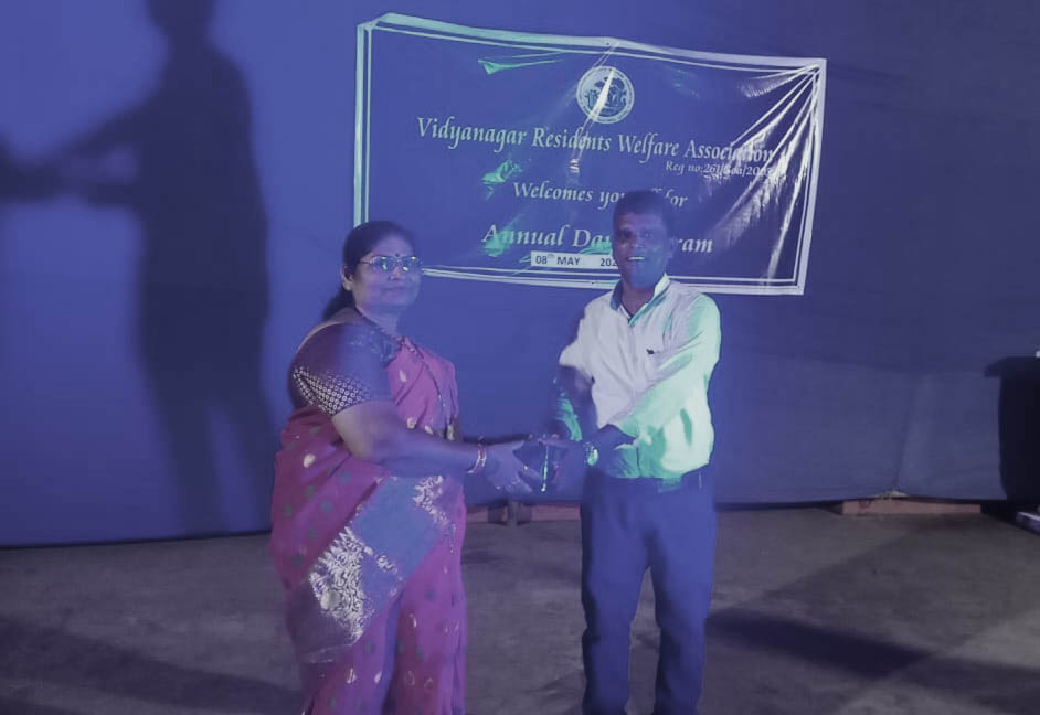 Prize distribution at the annual day.