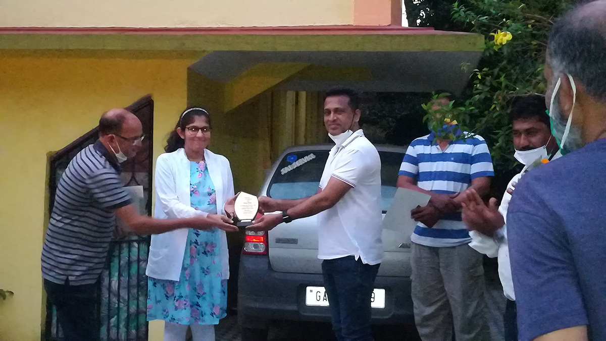 Award of Excellence presented to Rubiya Shaikh by Shri Surendra Naik, Vice-President and Shri Santosh Desai, President of the our Association.