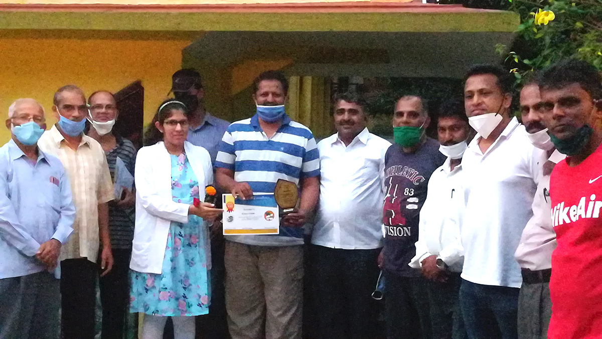 Association members along with Rubiya Shaikh and her father during the award ceremony.