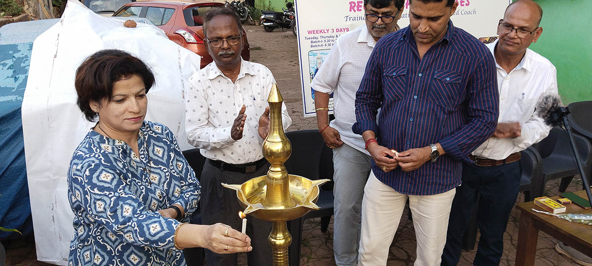 Sancoale ZP Member Adv (Smt) Anita Ajay Thorat lights the traditional lamp inaugurating the Vidyanagar chapter of the Centenary Chess Academy.