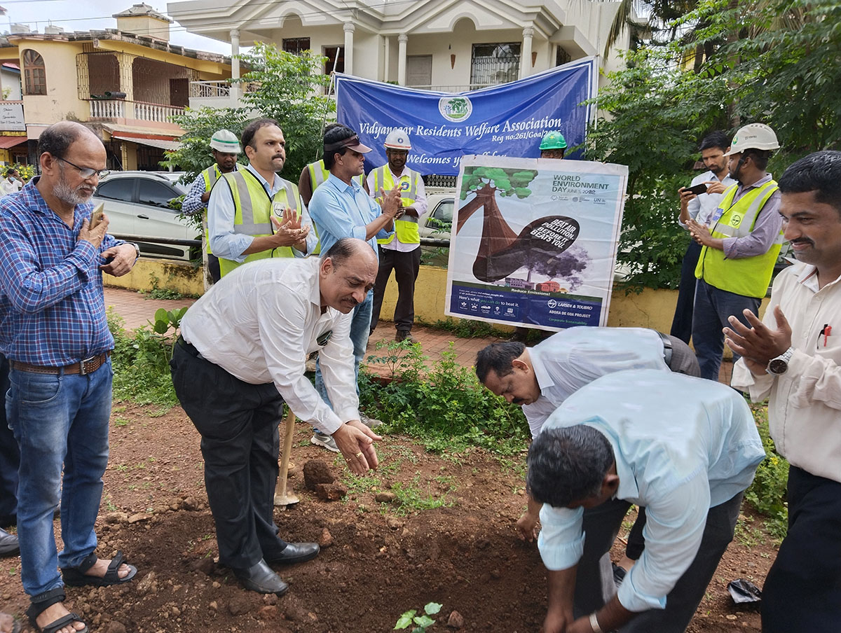 Seen here are Mr. Jayant Prabhakar Gosavi, Project Manager,  L&T Ltd., Adora De Goa Project (left) along with other members of the L&T team. Also present were members of the Vidyanagar Residents Welfare Association; Ex-President Shri Santosh Desai (extreem left), current President Shri Monish Meti (bent, right), Shri L.T Naik (also bending), Secretary Shri Ganesh Lamani, and Shri Wilfred Fernandes (blue shirt).