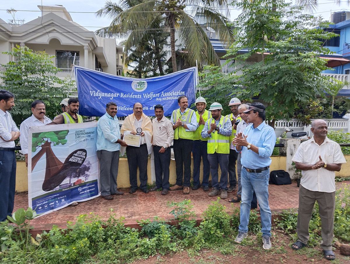 Seen here is Vidyanagar Residents Welfare Association; President Shri Monish Meti presenting a memento to Project Manager,  L&T Ltd., Adora De Goa Project as a token of appreciation for L&T's support in the Green Vision project. Also seen is association secretary Shri Ganesh Lamani, Mr.Jagdeep Naidu , Deputy Project Manager, Mr. Nandan Sah, Shri Gurumurthy Venkat Murty, Planning Head,  Mr.Sachin Patil ,Planning Manager, Mr.Ravindaranatha , IR Manager, Mr.Vengadesan, Construction Manager,  Mr.Saravanan, Construction Manager,  Mr.Raja Sekar , EHS Manager, Mr.Sujin EHS Head, Provident Housing Ltd., Mr.Muthu Kumar , QA/QC Head Provident Housing Ltd, association members Shri Rajaram Patil, Mr. Wilfred Fernandes and Mr. Kanade.