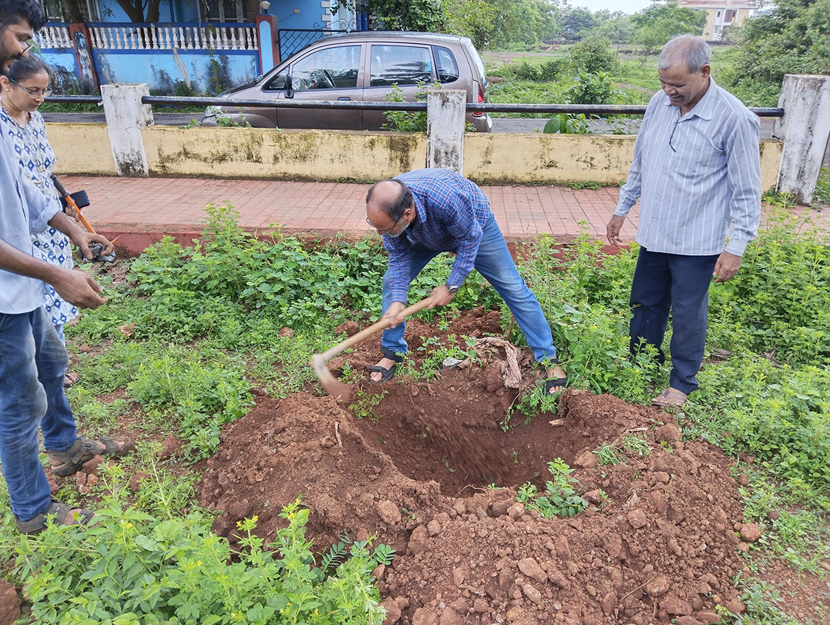 Seen here Ex-President Shri Santosh Desai, Vidyanagar Residents Welfare Association - a total hands-on person. Behind him is association member Shri Rajaram Patil. Also in the photo is Mrs. Tejal Nayak and Mr. Stephen Johnson.