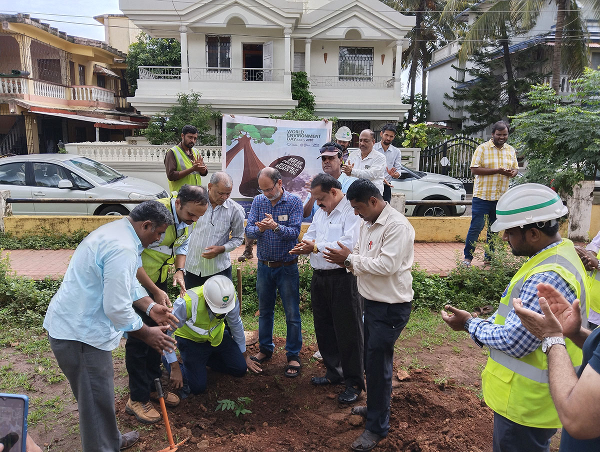 Seen here are Vidyanagar Residents Welfare Association; President Shri Monish Meti (left) while a member of the L&T team planted a sapling. Looking on are Shri Rajaram Patil, Shri L.T Naik (white shirt foreground), ex_President Shri Santosh Desai (in Jeans),  Secretary Shri Ganesh Lamani, Shri Wilfred Fernandes (blue shirt) and other members of the L&T team which included Shri Jayant Prabhakar Gosavi, Project Manager,  L&T Ltd., Adora De Goa Project (in the background near the banner).