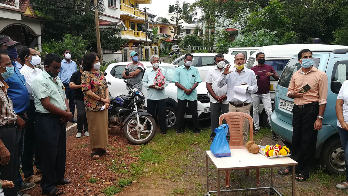 Association President Shri Santosh Desai giving his speech.