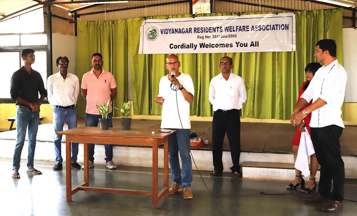 Shri Santosh Desai, Panch of Ward 1 urging greater participation in all programs and activities. He explained that a lot of effort goes into organizing these events.