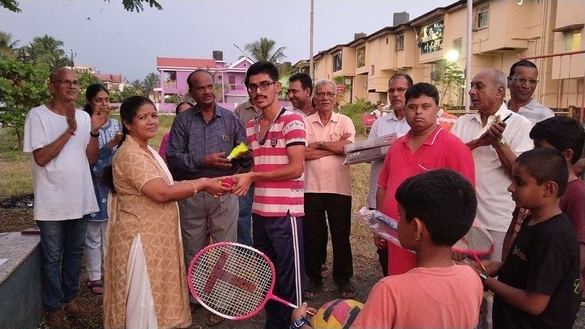 Sports Kit being given to children of Bharatnagar by Mrs. Sunita Naik.