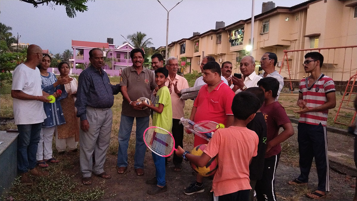 Volleyball being given to children of Bharatnagar by Shri Nagesh Naik.